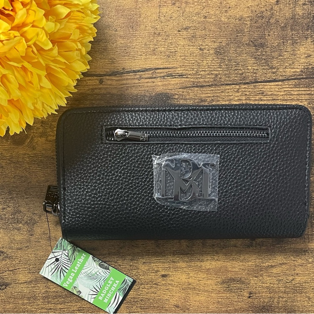 NWT Badgley Mischka Vegan Leather Wallet Black, Gun Metal Hardware
